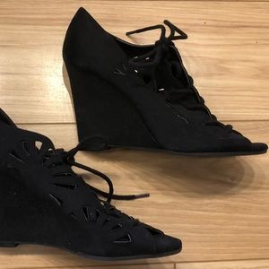 ➡️2 for $15 ⬅️ Women's Size 7 XAppeal Black Heels Tie Wedges